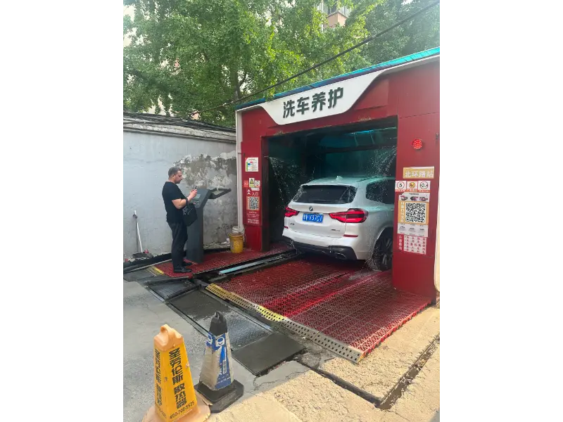 Russian Customer Visits Shinewash Factory and Local Automatic Car Wash Station