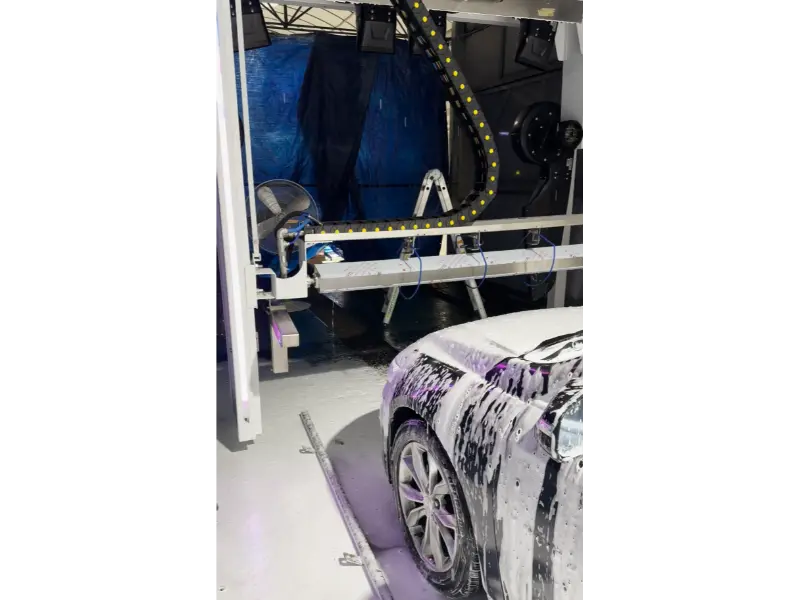 The Touchless Car Wash Machine with High Pressure Water Up and Down